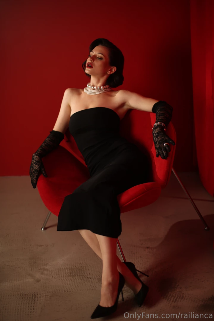 I wanted a burlesque photo and it turned out to be just monroe s part 3 