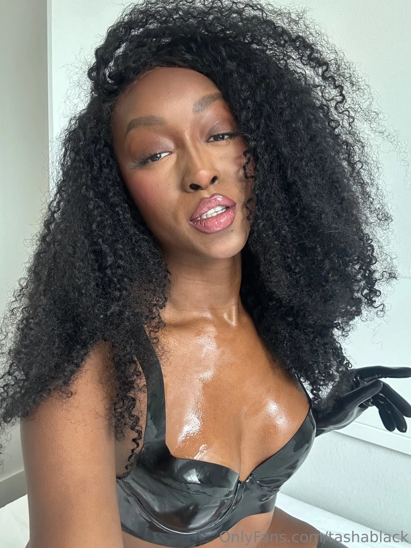 Pretty face dangerous grip 