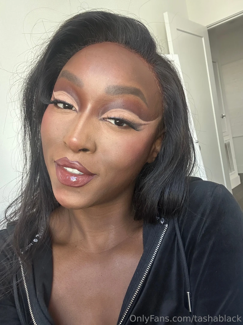 Seduction in one glance 