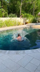 When i said i was skinny dipping i meant it 9 seconds of ass splash