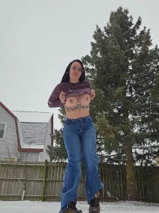 As much as i hate the cold i sure do love taking nudes in the snow part 2