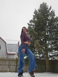 As much as i hate the cold i sure do love taking nudes in the snow