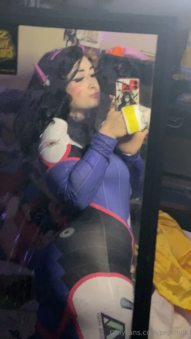 When i cosplay as d va 