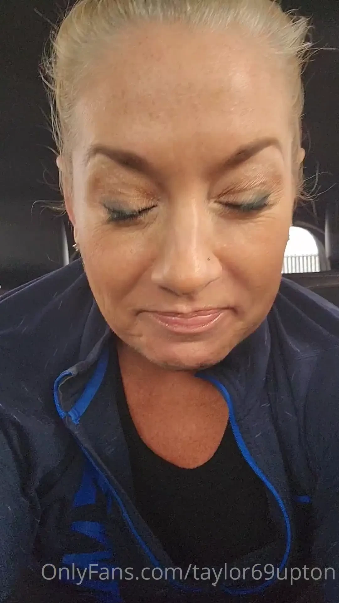 Almost got caught masterbating in my car by the cops i will be live 