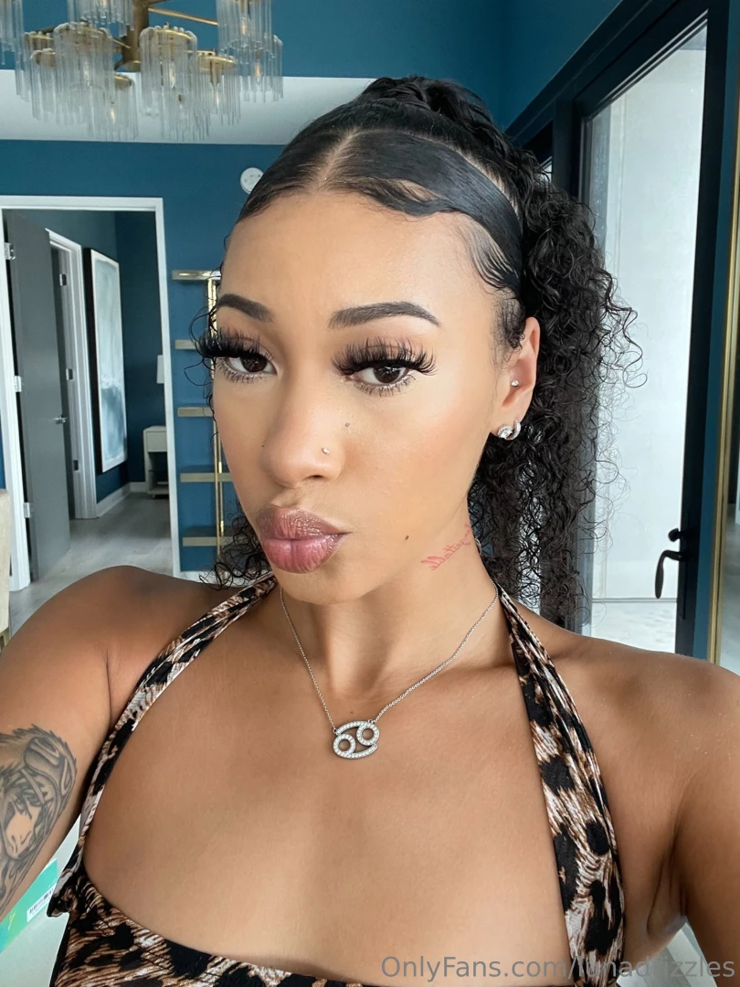 Live show tonight im back make sure your cock is ready 6 30 pm ct 7 30 