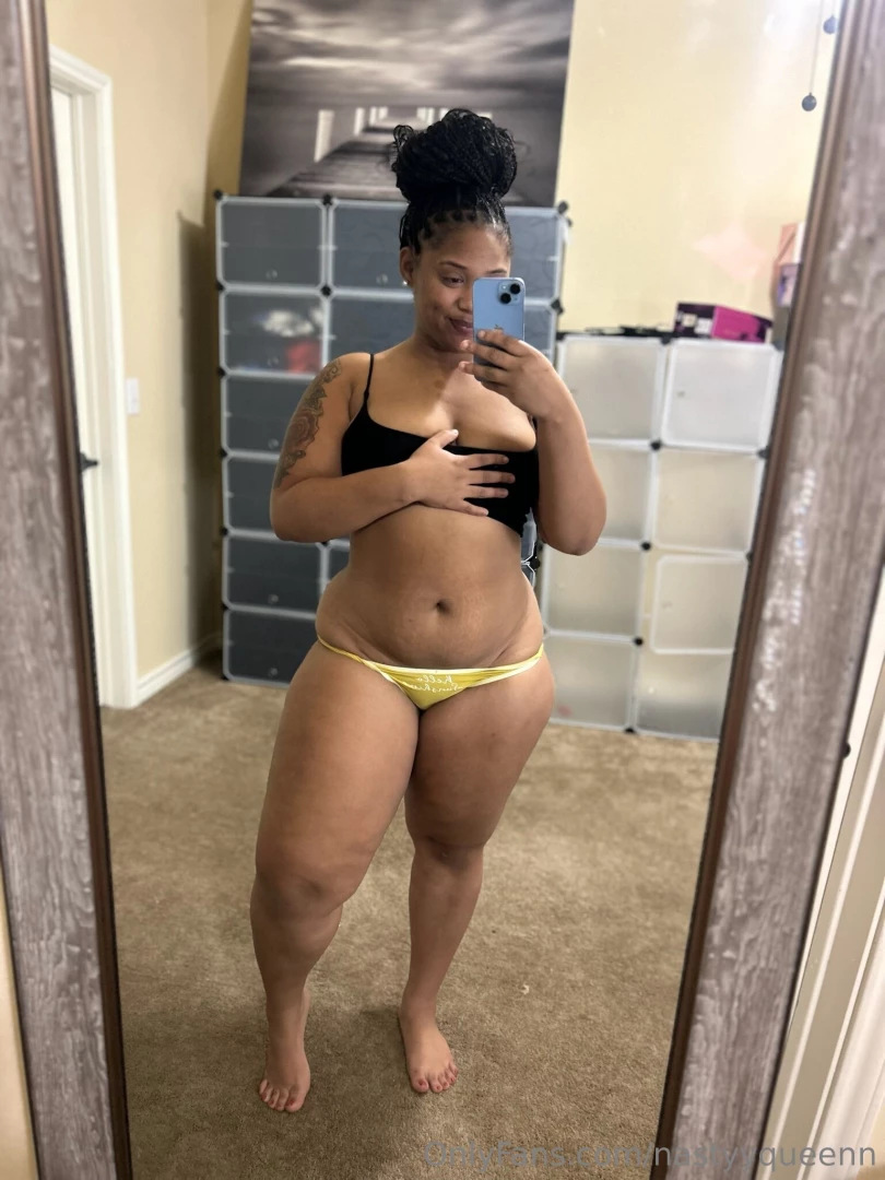 I m lookin like a snack just need to find me the right eater 