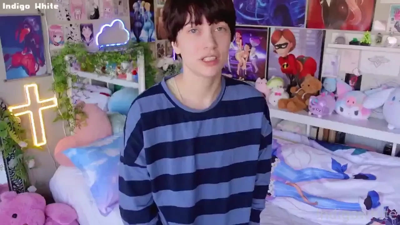 You get dumped so you trick your friend into dressing up like astolfo 