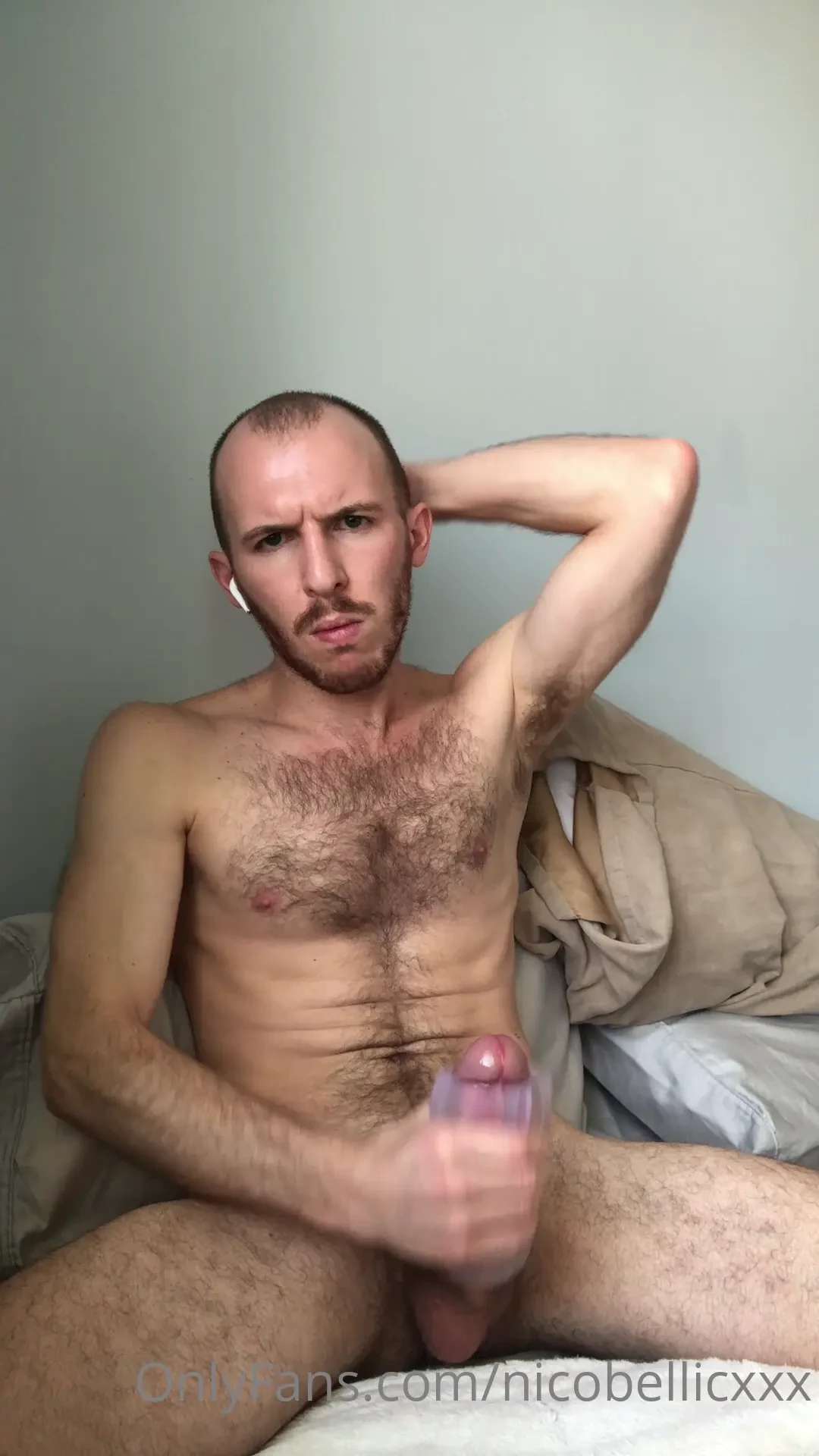 Watching porn and trying not to blow my load everywhere 