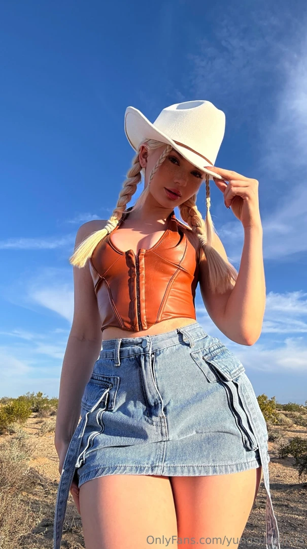 Howdy handsome wanna test my riding skills or just watch me show off 