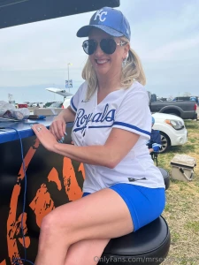 I had such a great time at the royals game yesterday i got to meet 11 part 2