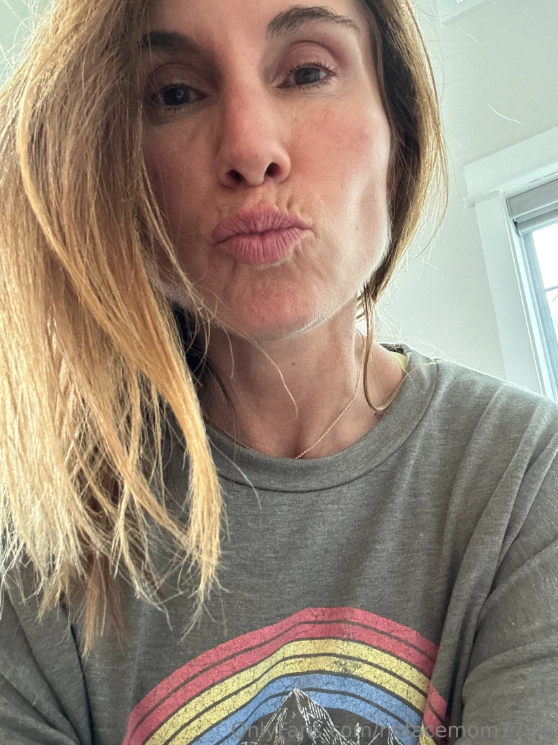 Going live on my free page this morning nofacemom77 see ya there 