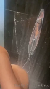 Sempre una troia sono quando mi faccio la doccina ho voglia di cazzo e