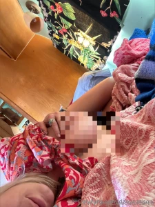 Goood morniiiiiiiing here s some lazy morning titties for you