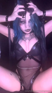 Kissingrazors part 40