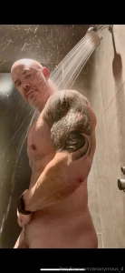 Gratuitous post-workout shower pic