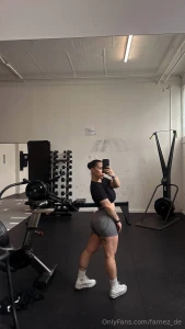 Smallonee hey i m smallonee 25 years old a fitness model with a tight part 1