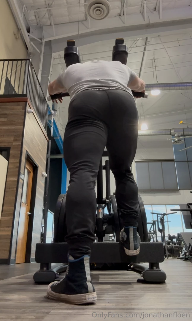 Some fun angles from leg day and a pic from today i didn t post 