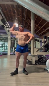 Happy thursday today s posing after the odd shoulder day transitions