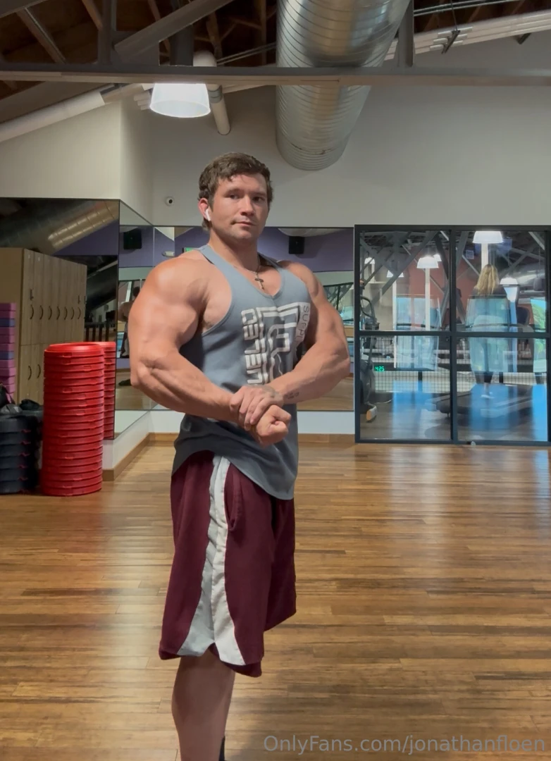Today s posing at the gym after hitting chest weather finally 
