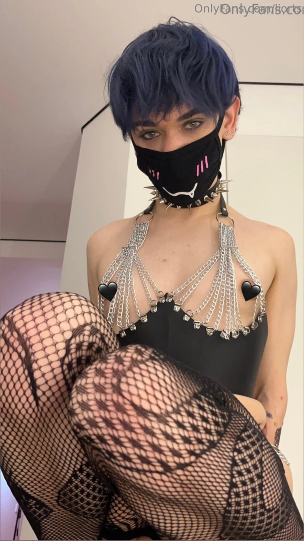 Ready to see what s hidden between my legs 