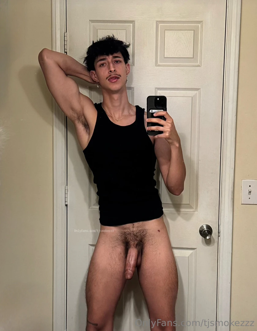 Who s 6 2 hung horny and ready for your lips wrapped around my cock 