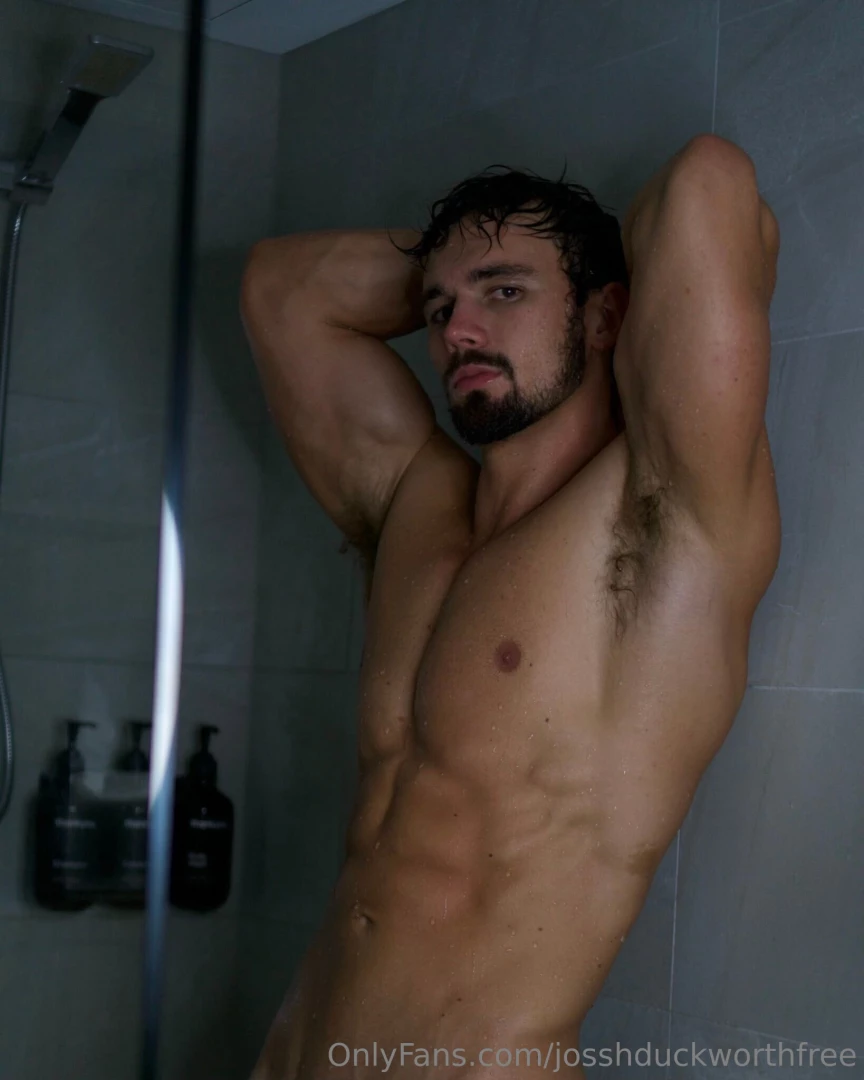 The uncropped pics go crazy 