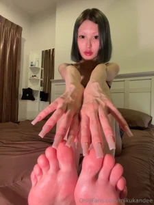 Nails and feet cheeeck