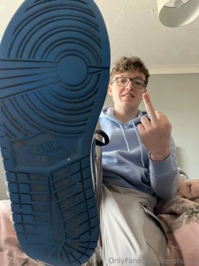 Pov what u see whilst you clean my filthy nike dunks whilst i laugh at